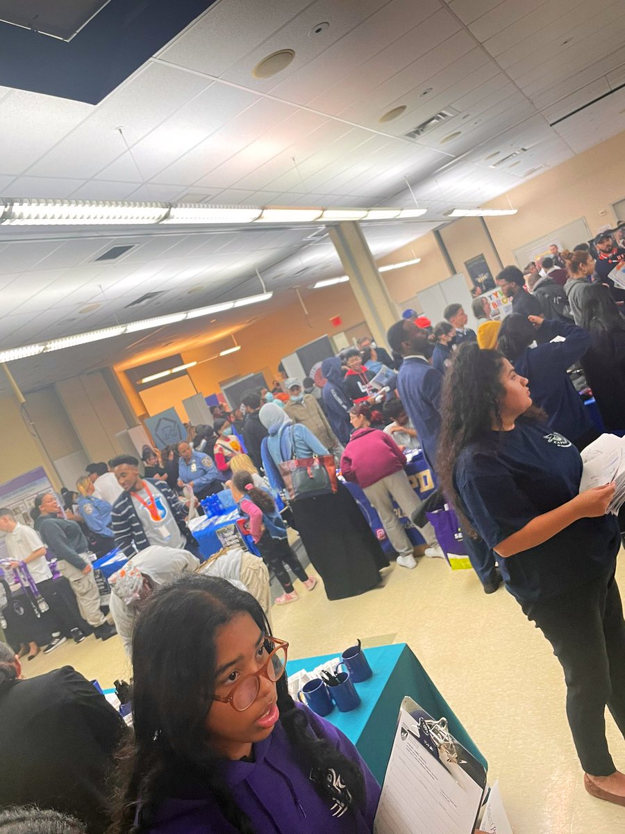 davis_fia's tweet photo. Bronx Borough High School Fair was a HUGE SUCCESS! Special Shout-out to @BBOUFT for hosting us and our Community Supts for getting the word out! @BXHS_SuptPeart @DK_BlackburnNYC @DOEChancellor @Htown76 @DrRPadilla @cristinevaughan @Vanessalgibson   @TeamCintronNV https://t.co/5tKayait9f