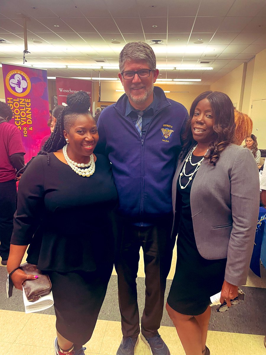 davis_fia's tweet photo. Bronx Borough High School Fair was a HUGE SUCCESS! Special Shout-out to @BBOUFT for hosting us and our Community Supts for getting the word out! @BXHS_SuptPeart @DK_BlackburnNYC @DOEChancellor @Htown76 @DrRPadilla @cristinevaughan @Vanessalgibson   @TeamCintronNV https://t.co/5tKayait9f