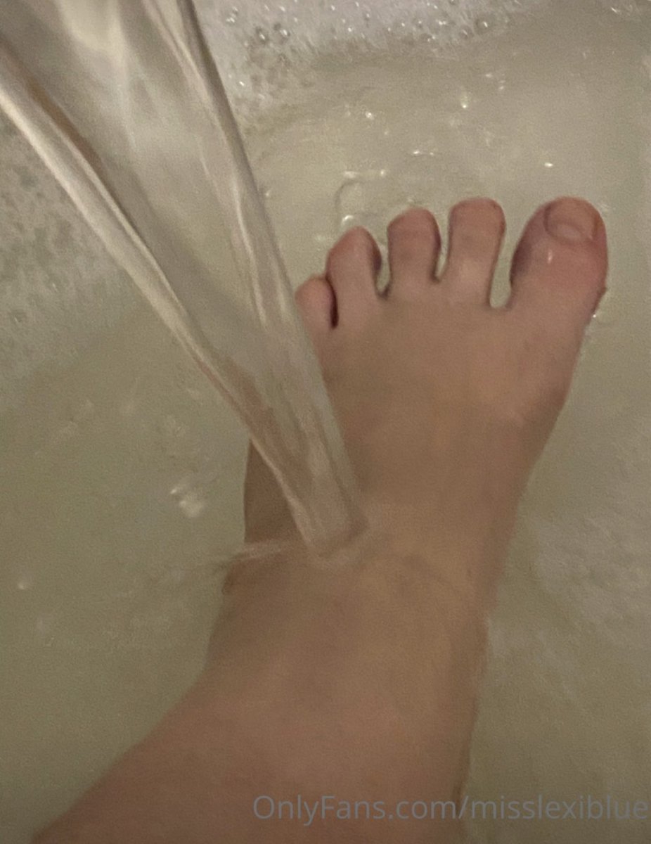 MissLexiBlue's tweet photo. Wanna play in the water?
Get a full 5 minute video on my OF ๐ฃ๐
#feet #water #cleanfeet #of #newonlyfans #followme #previewweek
https://t.co/LKMqlDVvI7 https://t.co/DqGYbMph9m