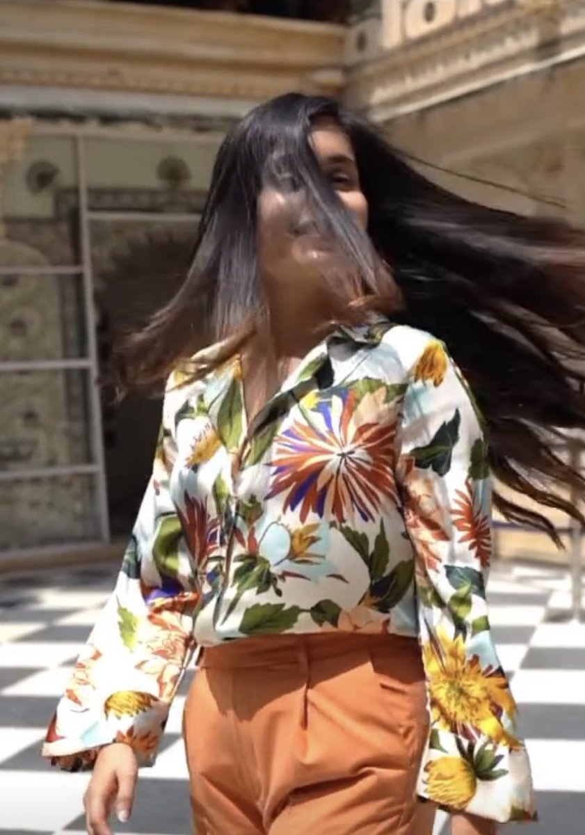 Bestofrheashama's tweet photo. #RheaSharma #RheaSharmaFirstMusicVideo
"Just flip your hair..." https://t.co/nOqYvvlslW