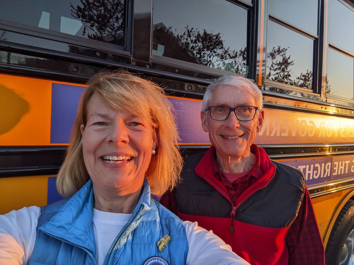 Golden hour *and* a golden opportunity to get out the vote in Egg Harbor with my good friend, Sen. @tammybaldwin. It's great to have you on board the #DoingTheRightThing bus today. Next stop: Green Bay 📍