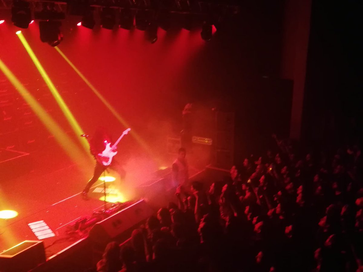 DioramaProd's tweet photo. Una semana después del histórico show de @OfficialYJM recordamos con estas imágenes el paso del Guitar God por Asunción del Paraguay🔥

Quien estuvo ahí ?

#yngwiemalmsteen #paraguay🇵🇾 #liveshow #dioramaprod https://t.co/u4N6g6X6Xp