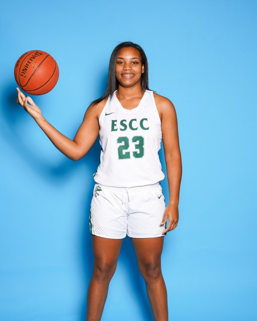 ZakyriaJ's tweet photo. Few pics from media day!!🤩📸 #escc #wbb https://t.co/aUEESE8y3Z