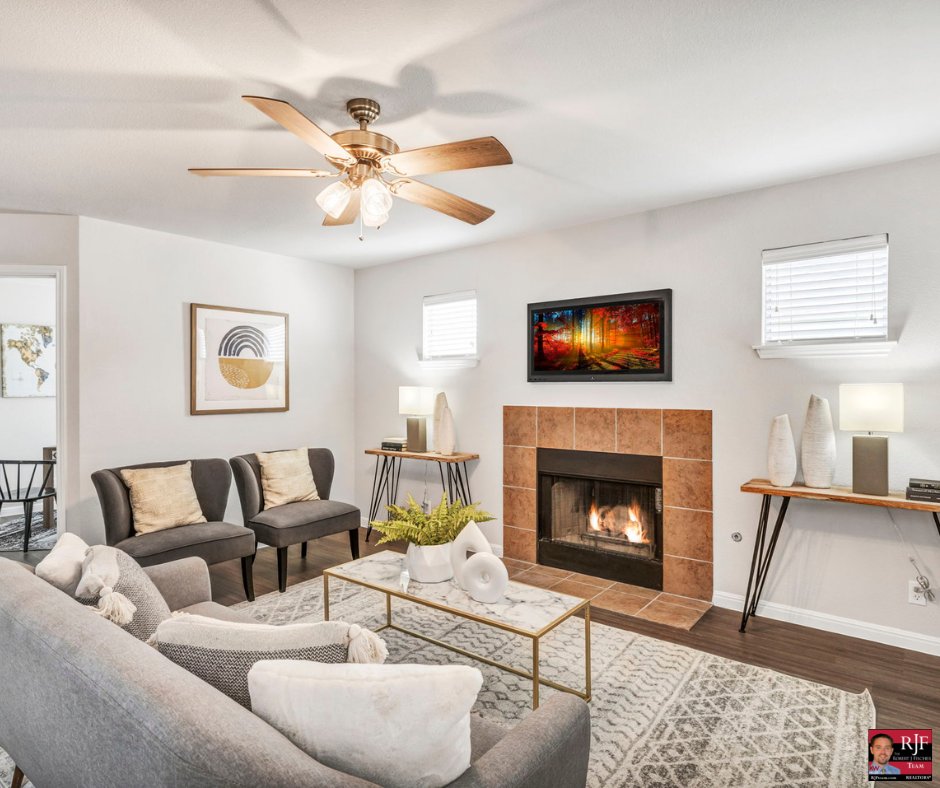 RJFischerTeam's tweet photo. #PriceReduction - Who's ready to finally cozy up to the fireplace?! We may have a little longer until it's cold enough, but this home is ready for you NOW! 

https://t.co/VEn7KmQpRM
#HomeForSale #MovingToAustin #HardFloors #Fireplace #LivingRoom #AustinTexasLiving #HuttoTx #Home https://t.co/wTSRjeYAEX