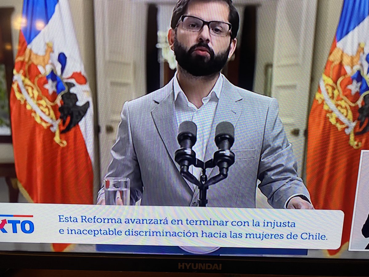 CaritoDuqueR's tweet photo. “Esta reforma avanzará en terminar con la injusticia e inaceptable discriminación hacia las mujeres de Chile” @gabrielboric #CadenaNacional #ReformaTributaria https://t.co/iTM55oAG4e