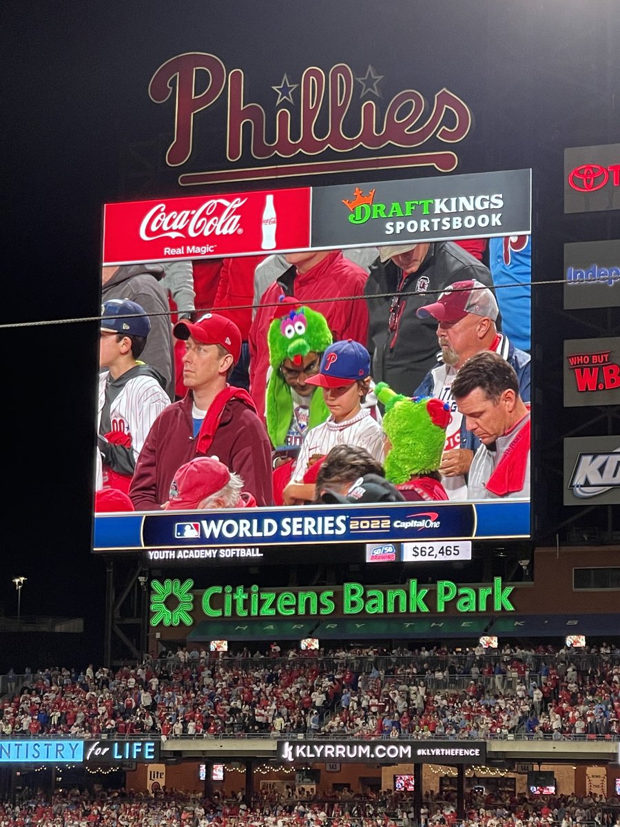 cindydipie's tweet photo. P-l-a-y-b-a-l-l ⁦⁦@Phillies⁩ https://t.co/M7TDiFWroP