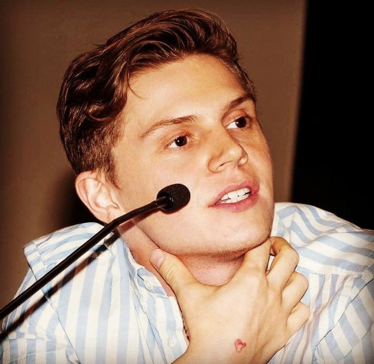 evancomfort's tweet image. so hot 🥴🛐