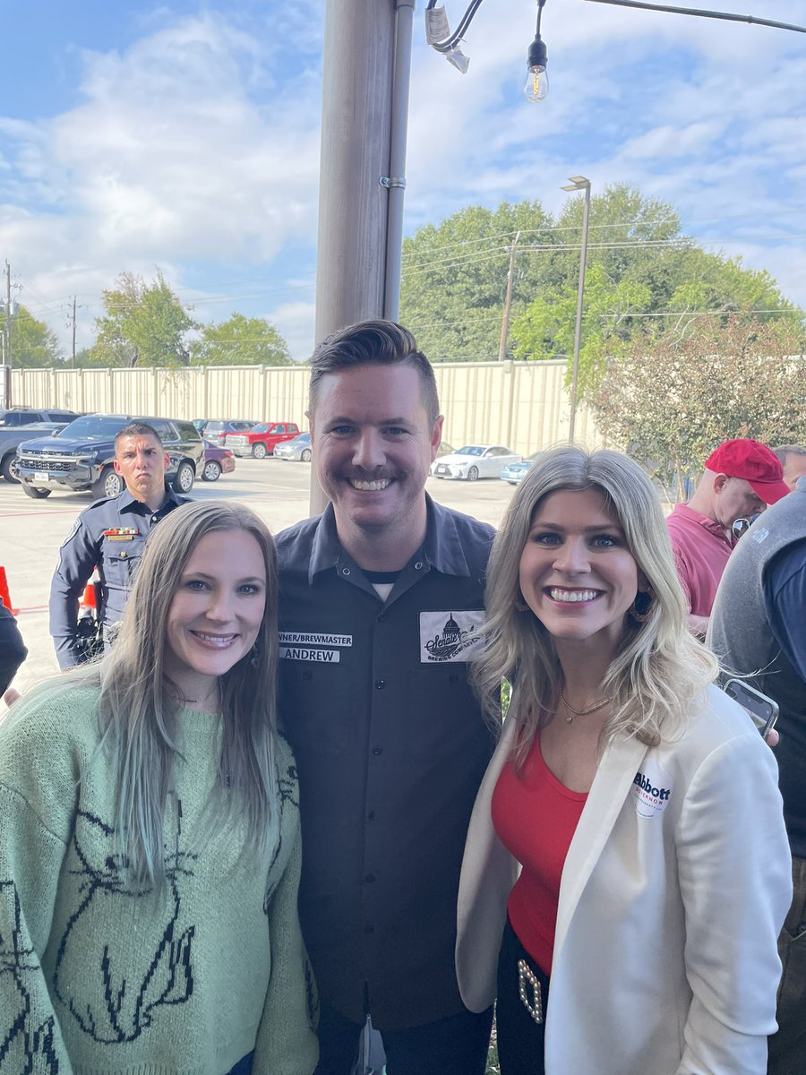 LaceyHullTx's tweet photo. I had a great afternoon speaking to the crowd in Jersey Village at Senate Avenue Brewing along with @TeamBettencourt @ManoForStateRep @CharlesTX127 @mayes_middleton. There was so much excitement for Governor @GregAbbott_TX! We are ready to keep TX RED &amp; take back Harris County! https://t.co/zgRNSSrQ85