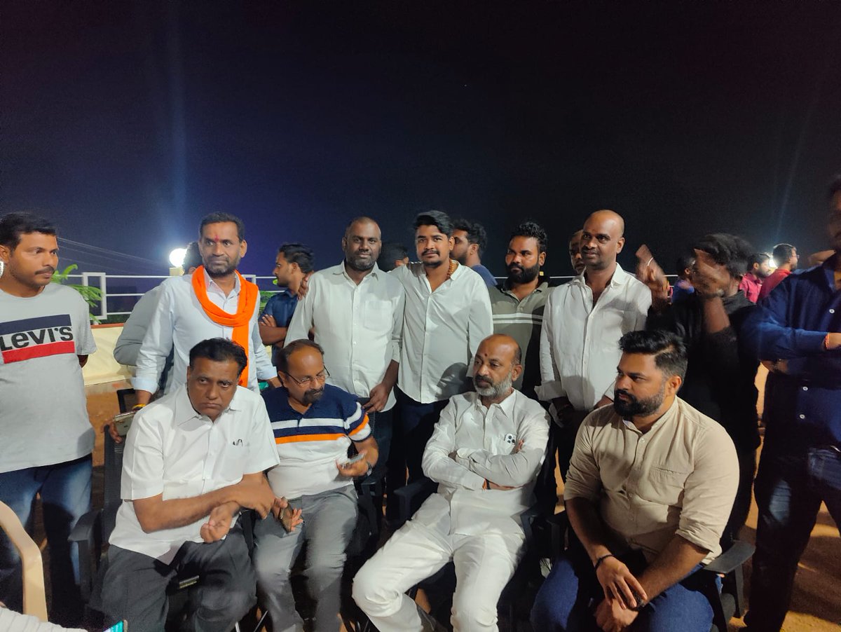 KompallyArvind's tweet photo. Arrested Along With @BJP4Telangana State President #AbhinavaChatrapathi @bandisanjay_bjp Anna While Going To #Mungode @BJYM  @BJYMinTS @arunkolluri172 @BJYMGolconda @BJP4India https://t.co/2BSeyyvdND