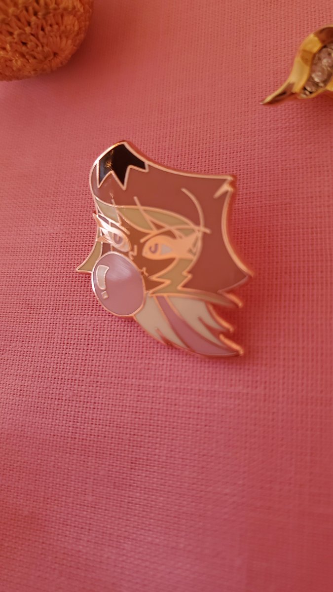n_oon_atic's tweet photo. THE BUBBLEGUM HUMAN VEROSIKA PINS ARE UP ON ETSY NOW!
They are so much prettier irl omg!
#verosika #verosikamayday #mayday #helluvaboss #helluvabosspin https://t.co/wQ483fShlB