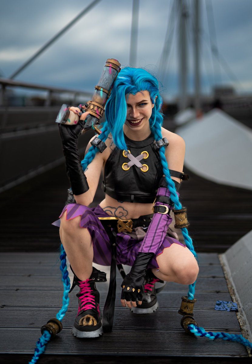 Finally publishing my new cosplay! Amazing Jinx!✨ I’ve spent so much time to finish this cosplay! I’m in love with the result, hope you like it too!!!
#jinxcosplay #jinx #arcanecosplay #Arcane <a href="/arcaneshow/">Arcane</a> <a href="/LeagueOfLegends/">League of Legends</a> 
Inst: arillinn_
Photo by: benjshoots (inst)