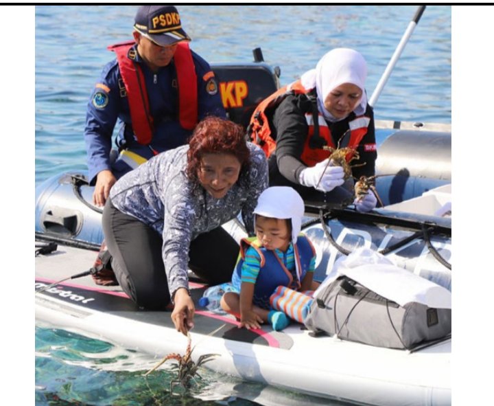 Dia perokok...so what
Dia tatoan .....so what
Dia tamat SMP..so what
Dia perempuan .so what
Yg penting integritas
Yg penting jujur
Yg penting tidak menjual negeri
Selamat pagi...indonesia
Selamat pagi ibu <a href="/susipudjiastuti/">Susi Pudjiastuti</a>💙💙💙
Selamat pagi semua salam #KopiSusi ☕☕🚬🇮🇩🇮🇩🇮🇩