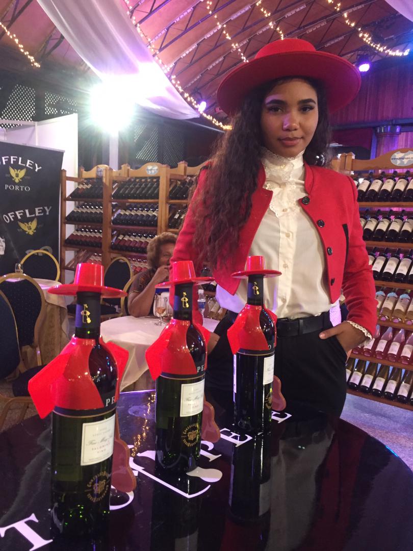 HNCuba's tweet photo. Propuesta muy original durante la "Fiesta del Vino" en su edición XXI 🍷
#HotelNacionaldeCuba 🇨🇺
#Cubatravel #CubaUnica #wine #redime #Sommelier https://t.co/BvkFajIrae