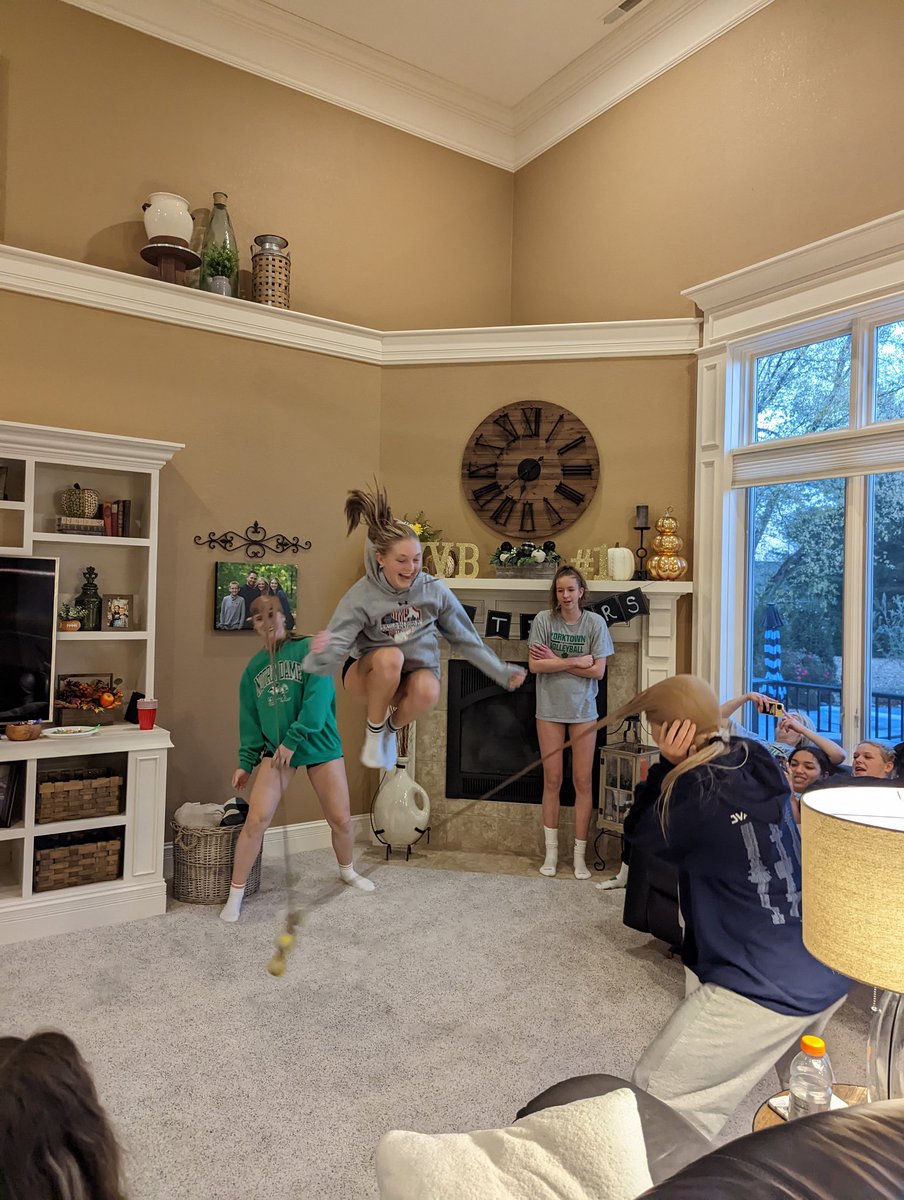 YVBTigers's tweet photo. And TEAM WHITE snuck in this last week to WIN the "minute to win it" challenge! Fun was had by all! 💚
@YHSAthletics https://t.co/2EuzM11U8O