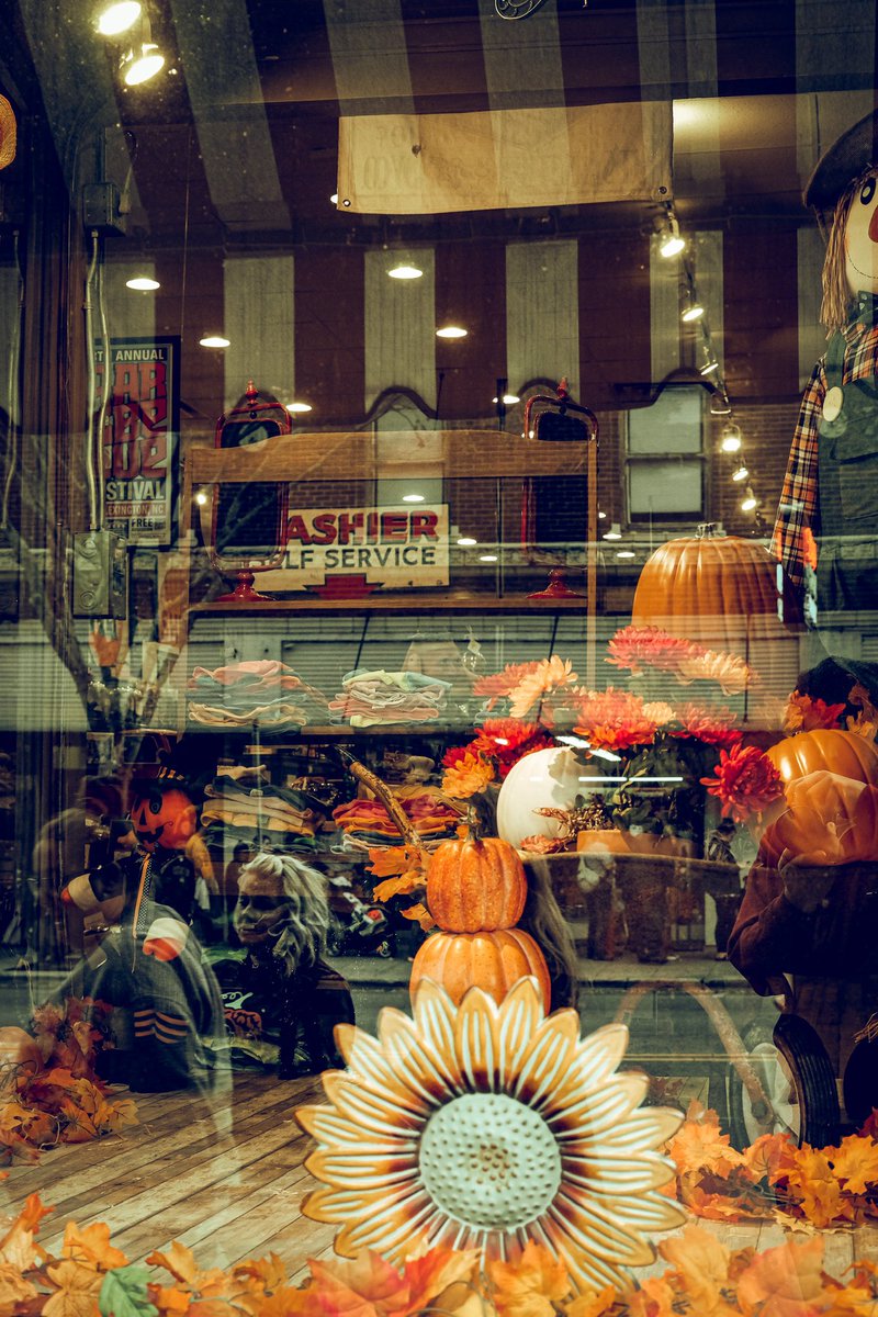 Fun with reflections off store fronts. Photo walk around downtown. #streetphotography #photowalk #photowalkpodcast #fujifilm #fujifilmxt4 #fujilove #myfujifilmlegacy