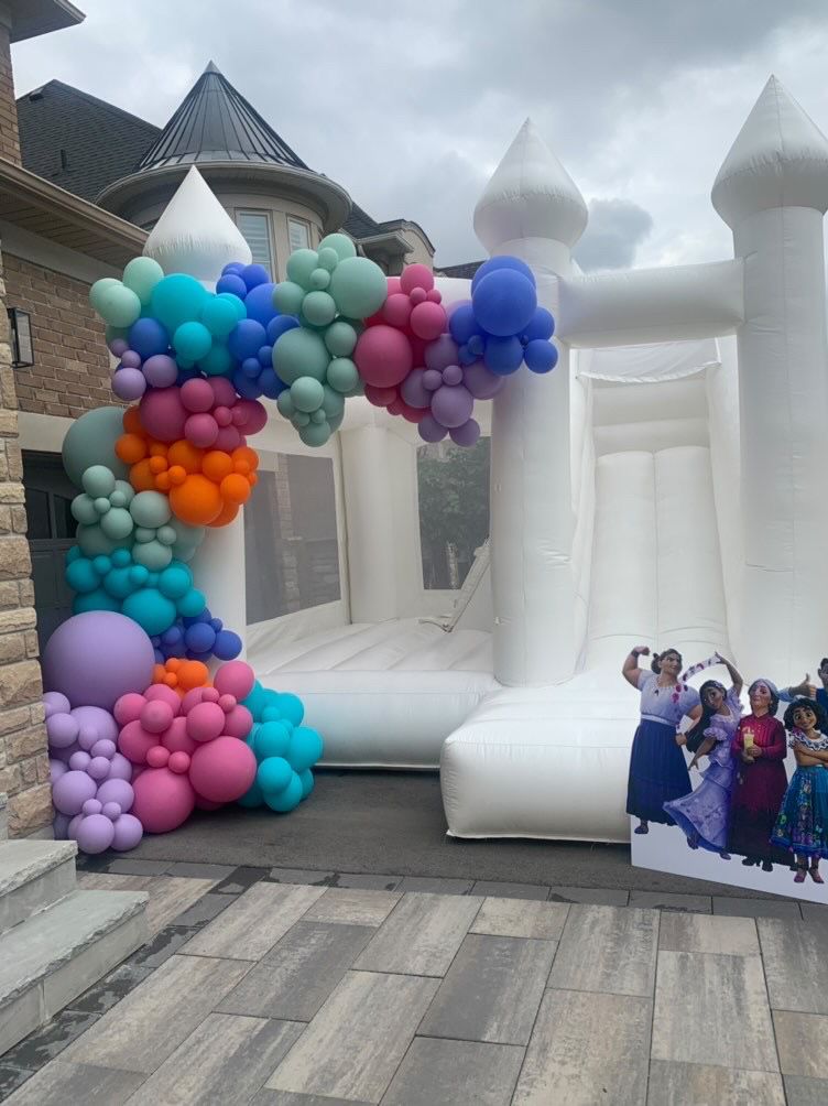 Bounce House and Ball rental all over GTA.

instagram.com/hautekidsandco…