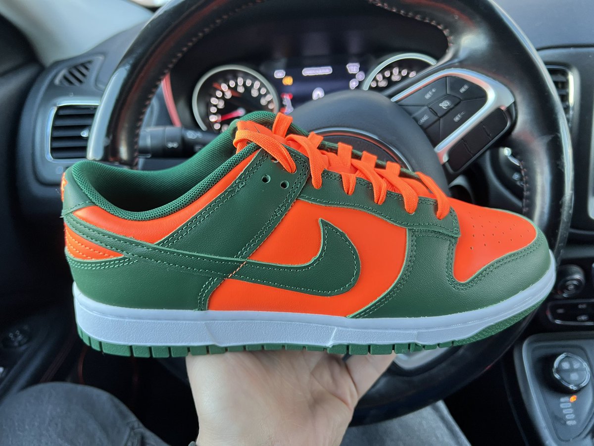 MRomero510's tweet photo. Orange on these is bright bright 😅 #mallpickup https://t.co/wCj3f4V15L