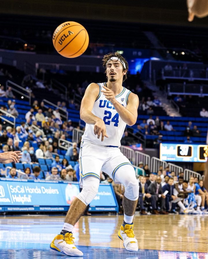 UCLA Men's Basketball on X: Nothing like a 20-point double-double to knock  the rust off. Jaime @jaquez_jr tonight: 21 PTS, 10 REB, 3 AST UCLA 74,  Concordia 56 6:43 – 2nd Half #