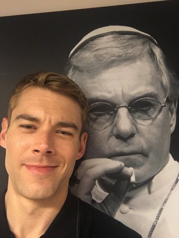 BrianJSmithBRA's tweet photo. #TBT | Brian J. Smith em 2017 para a peça teatral "Sweet Bird Of Youth" em Londres. 🤍🎭
🏷 #brianjacobsmith #brianjsmith #actor #americanactor #netflixactor #sense8 #willgorski #sweetbirdofyouth https://t.co/zxLqWufDoL