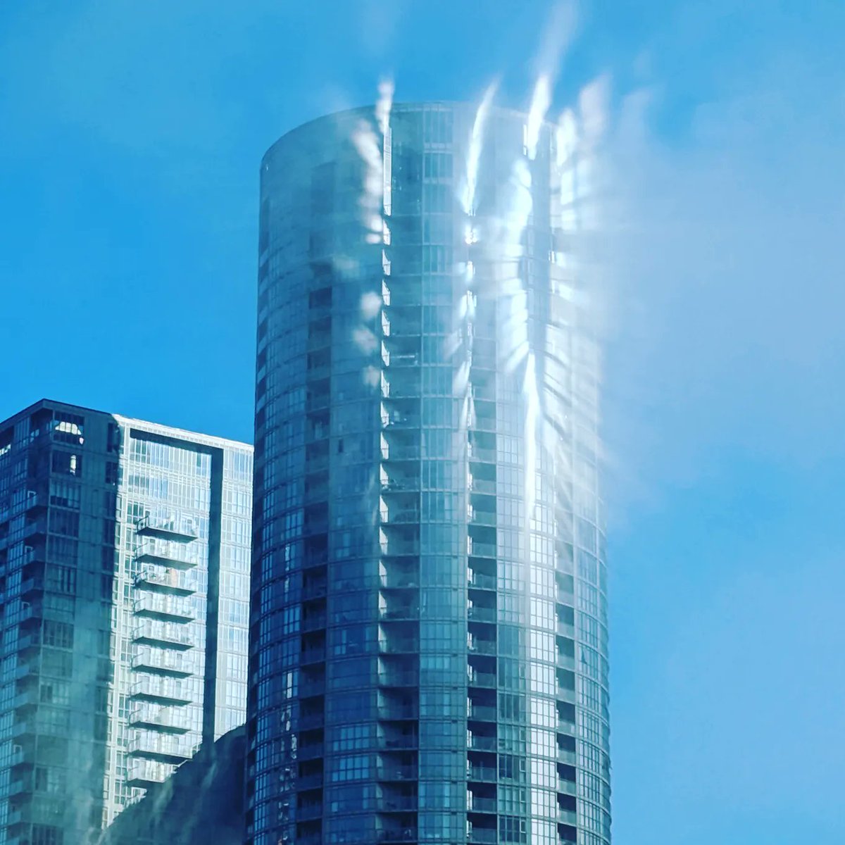 Eye of Sauron in downtown Toronto. The ever present fog creating cool effects with the sun and glass. #Toronto #TorontoOntario #TorontoSkyline #skylineTO #FortYork #fog #Sauron #light #cityscape #urbanphotography #tdot #6ix #blogto #torontolife #igerstoronto #torontoigers