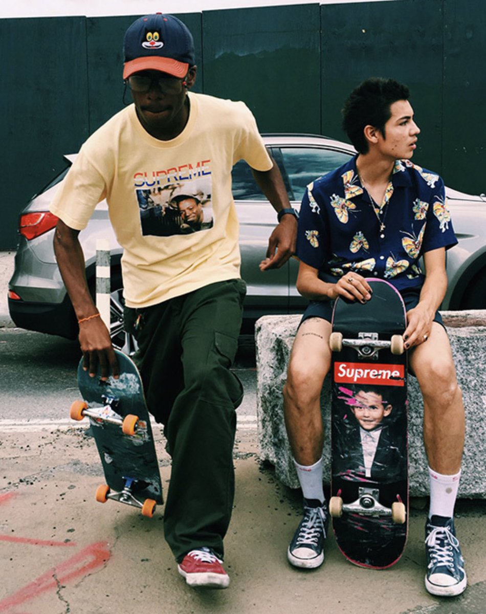 Supreme__Hustle's tweet photo. 06/13/2016 
Supreme/Barrington Levy &amp; Jah Life 

•Supreme has worked with Barrington Levy &amp; Jah Life on a Hooded Sweatshirt, three T-Shirts and a Tank Top featuring original artwork. https://t.co/mmuNR7bcHS