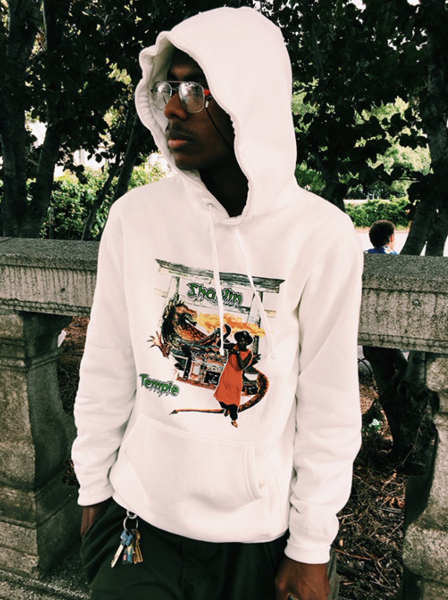 Supreme__Hustle's tweet photo. 06/13/2016 
Supreme/Barrington Levy &amp; Jah Life 

•Supreme has worked with Barrington Levy &amp; Jah Life on a Hooded Sweatshirt, three T-Shirts and a Tank Top featuring original artwork. https://t.co/mmuNR7bcHS
