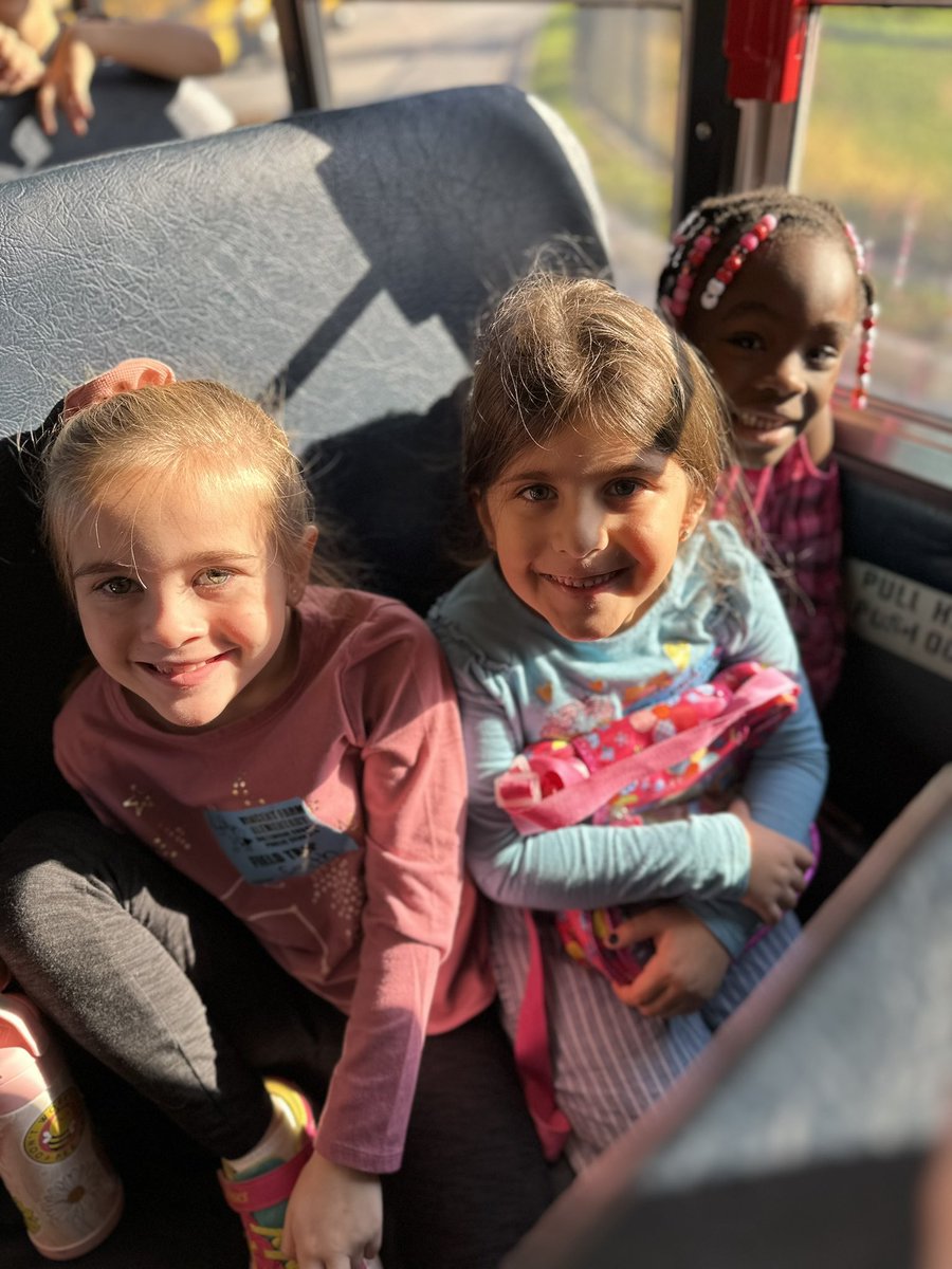MsSmithVFES's tweet photo. This was the first time riding a bus for some of these babes! #fieldtrip #schoolbus #vfes https://t.co/uKEeRycjMm