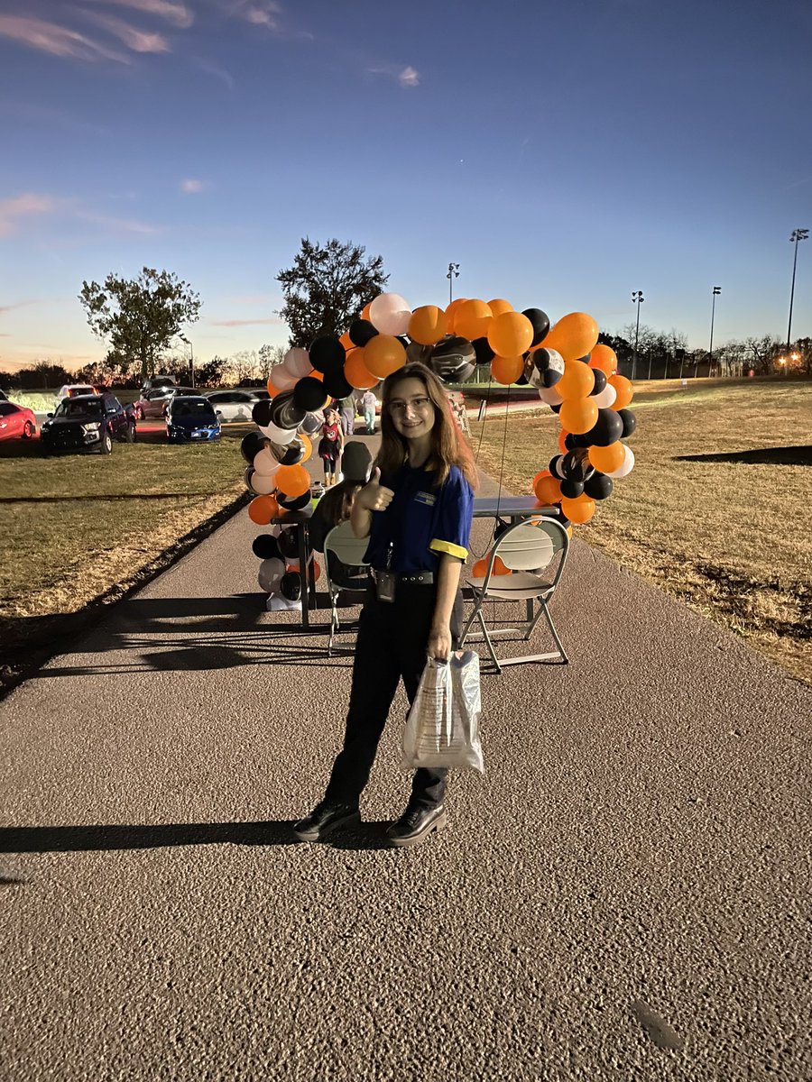karen_cantrell's tweet photo. Make mommy feel old went as blockbuster employee for #Halloween2022 https://t.co/flor9e5JQA