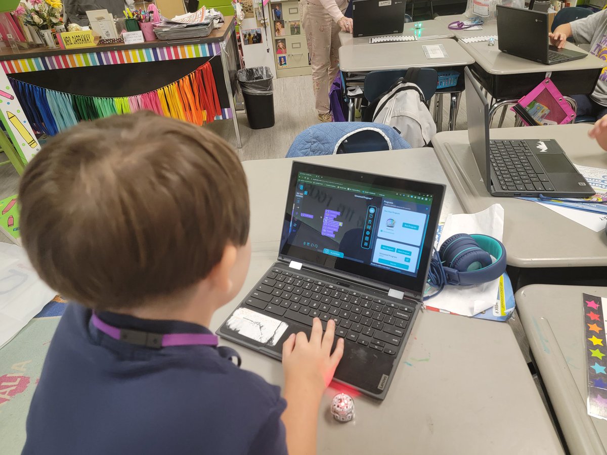 kunger23's tweet photo. #BCBEFullSteamAhead More fun in third grade today programming Ozobots with the Blockly app. #thirdgradefun #baldwinproud #trojanpride #STEMeducation #ozobots https://t.co/zLfLvuFVgy
