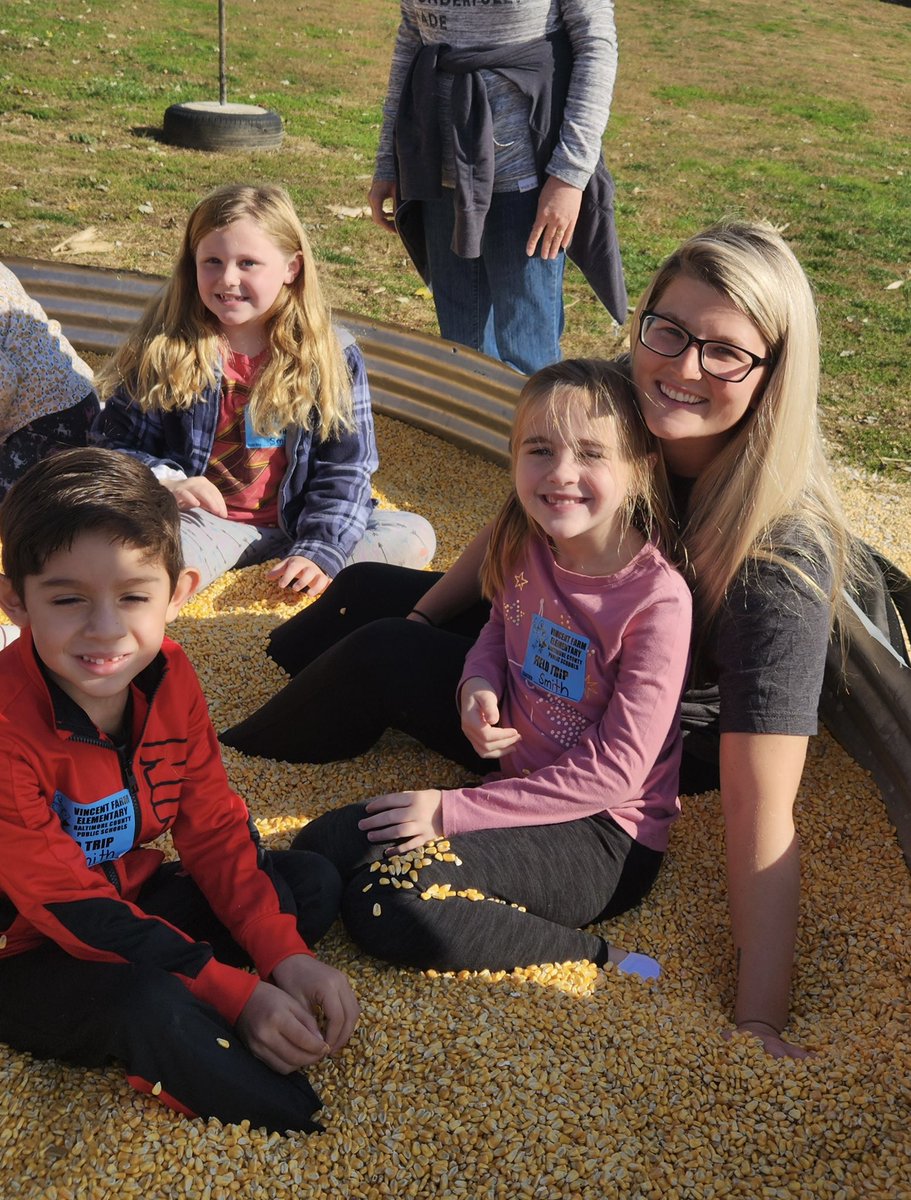 MsSmithVFES's tweet photo. Explored the corn pit!🌽 #itscorn #vfes https://t.co/ZL2i7n0Ux8