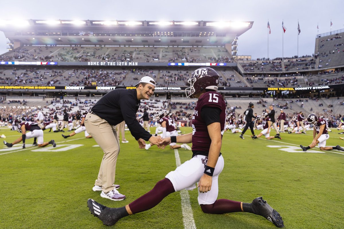 Couple of <a href="/BridgelandFB/">The Bridgeland Way</a> teammates 🤝‼️How cool to see these guys working along side each other. Center ➡️ QB relationship stays strong! <a href="/ConnerWeigman/">Conner Weigman</a> <a href="/Gagegeaslin/">Gage Geaslin</a>