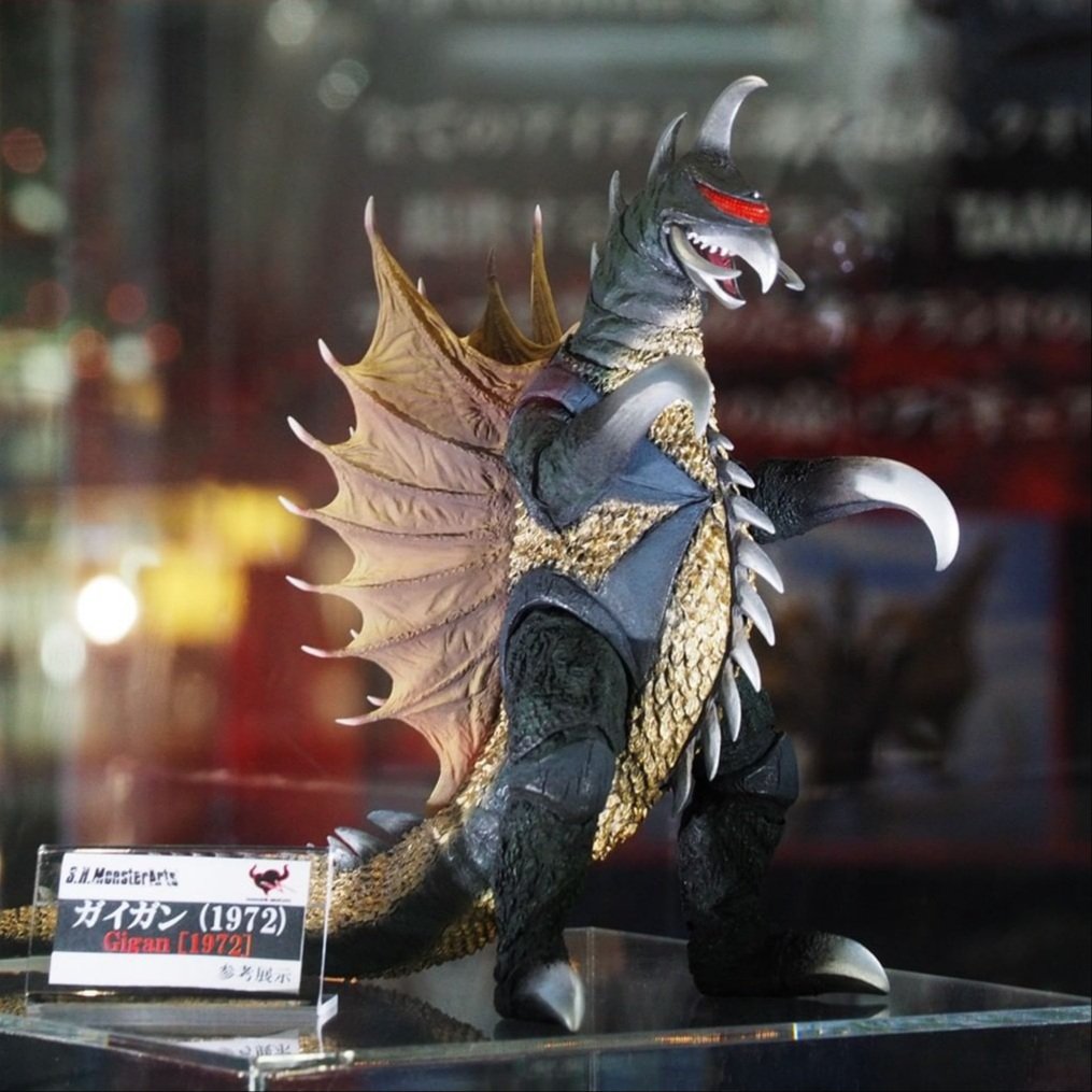 A new S.H.MonsterArts Gigan (1972) figure has been revealed.