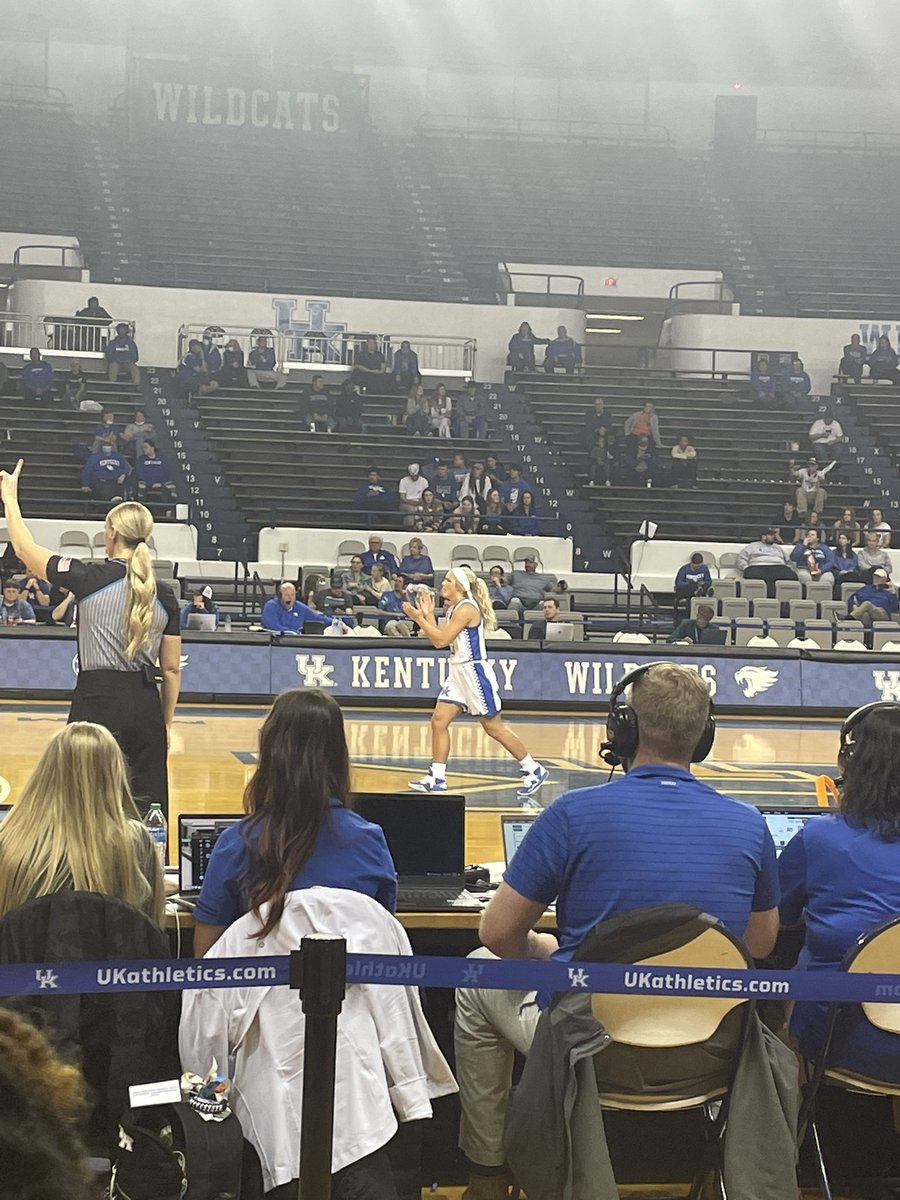coachrowe20's tweet image. It was very exciting to see my girl step on the floor as a Wildcat tonight! #prouddad