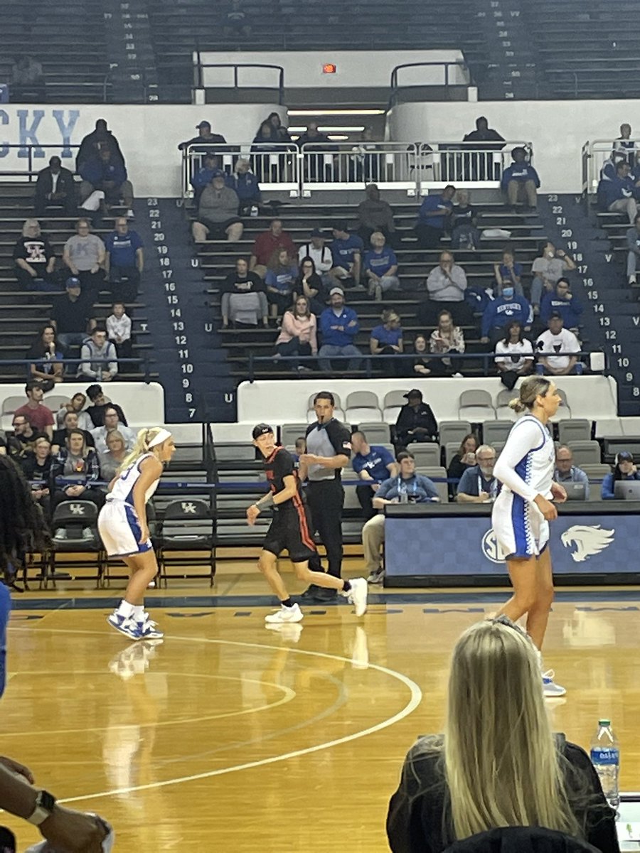 coachrowe20's tweet image. It was very exciting to see my girl step on the floor as a Wildcat tonight! #prouddad