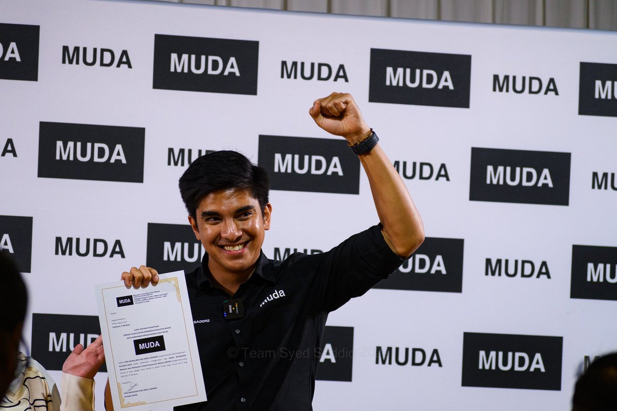 SyedSaddiq's tweet photo. An honour & a huge responsibility.
I will defend Muar and fight to continue to serve the good people of Muar.
Let’s do this! 💪🏼✊🏼
#MuarKitaPunya
#MalaysiaKitaPunya
#DemiMuo https://t.co/i2DWhvtcBM