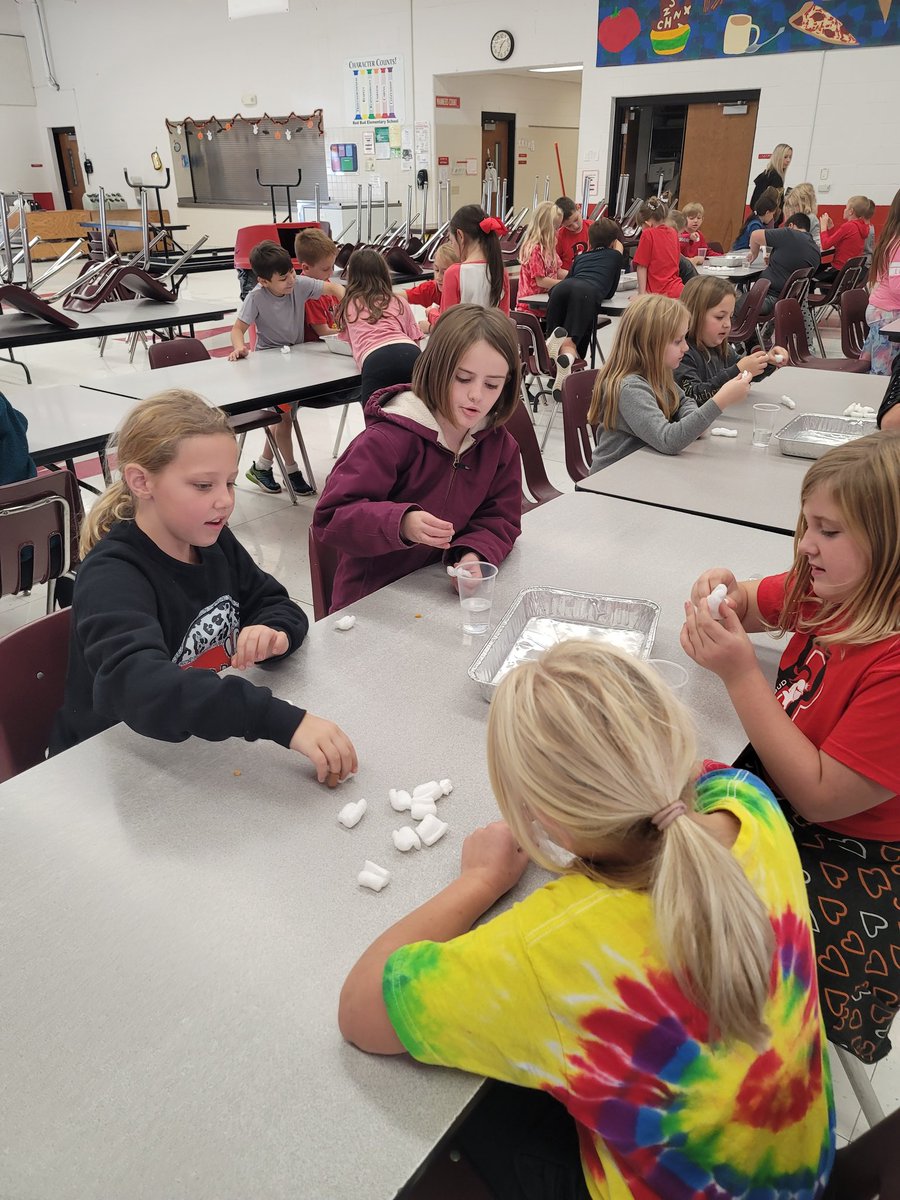 MorganMueth's tweet photo. A huge thank you to Andrea with Ag in the Classroom for teaching the third grade all about corn! #redbud132 https://t.co/vaSUS0NURj