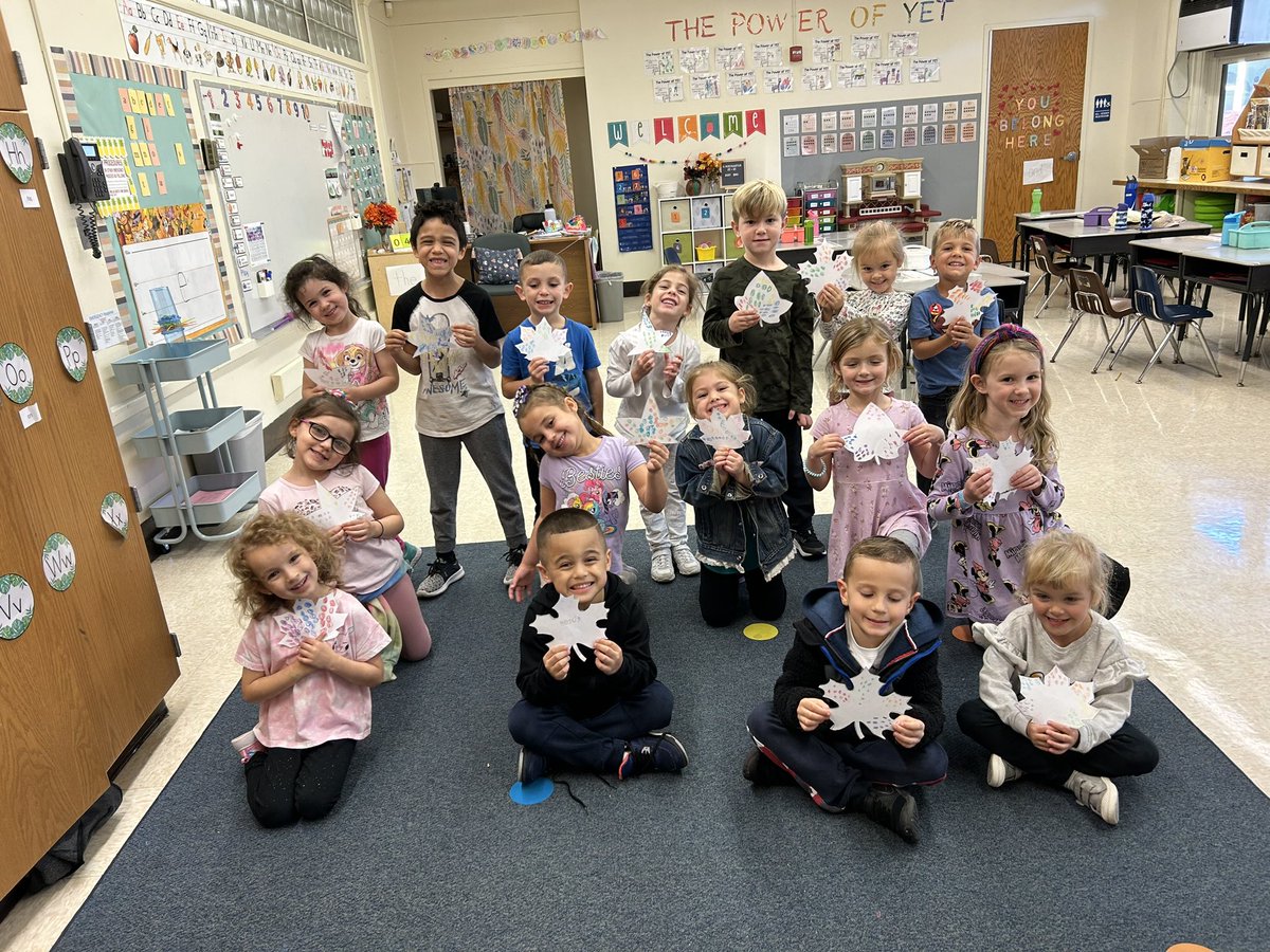 KatAguilo's tweet photo. Zero the Hero made his 4th visit for the 40th day of school! Their smiles never left their faces. #isliprising #ZeroTheHero #teacher #kindergarten #counting https://t.co/LxTkp5wkdZ
