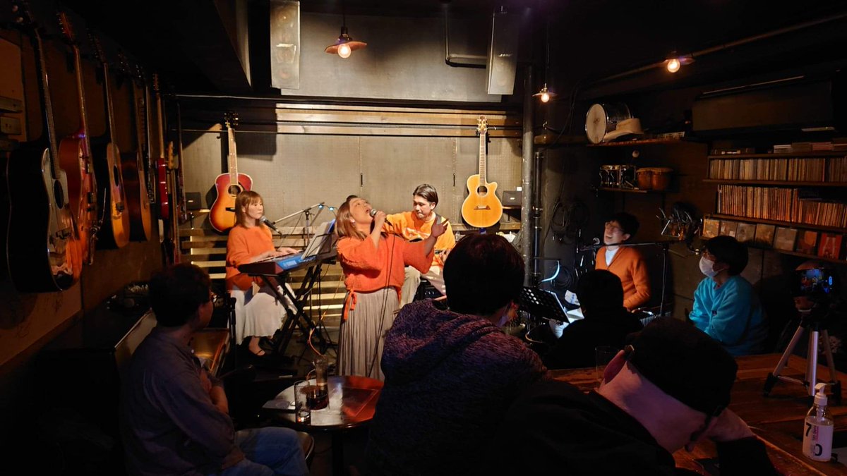 SooSooBoon's tweet image. 10/30は【ファニーライブ♬】でした！

初めてお伺いしたFunnyで「ガジーと万歳楽団」「simple notes」との３マン！
ご来場の皆様、お店のスタッフの皆様、対バンの皆様、仔羊亭たいようさん…ありがとうございました！

#ガジーと万歳楽団
#simplenotes
#仔羊亭たいよう
#Funny
#札幌 #バンド #ライブ