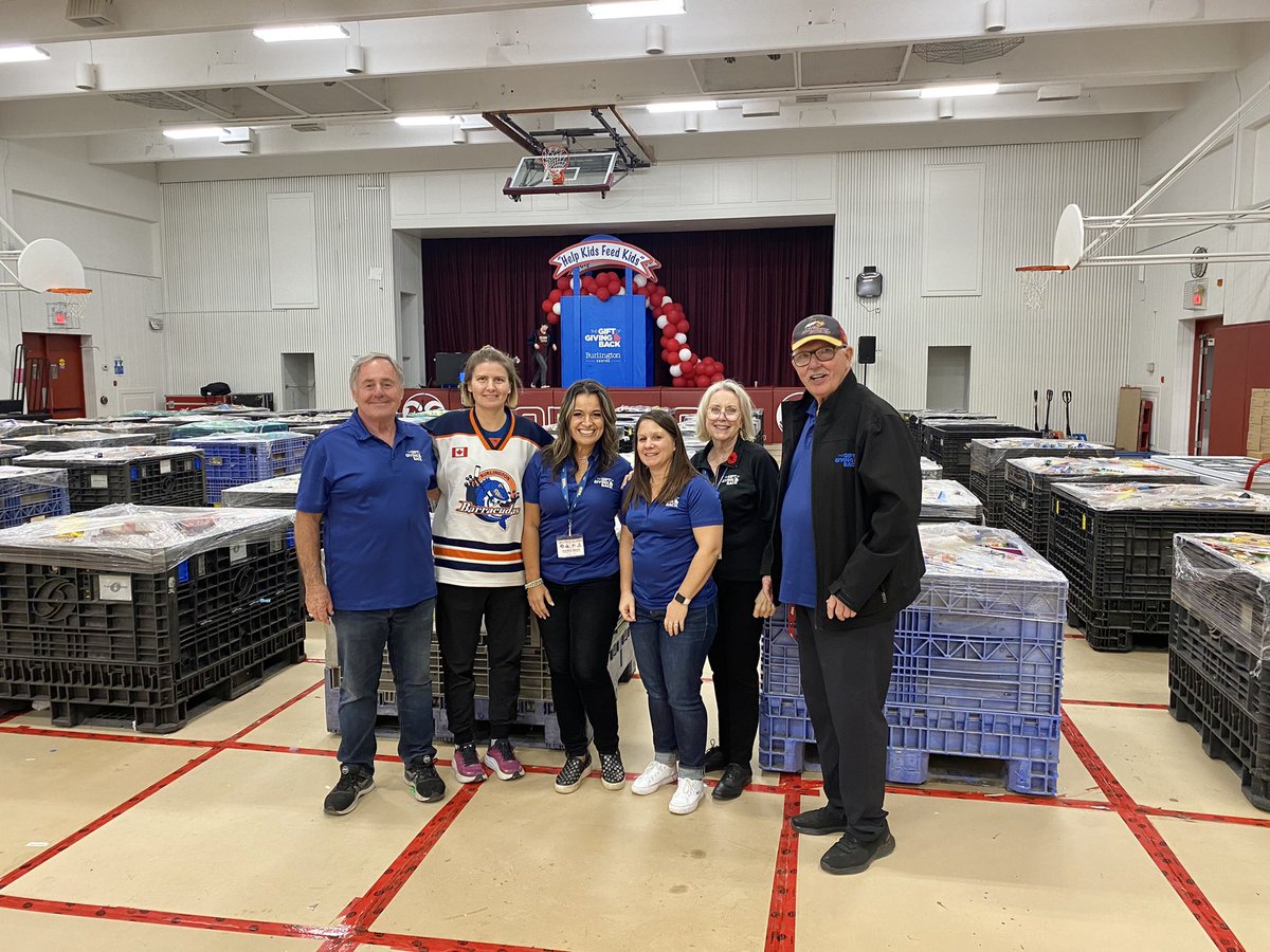 giftgivingback tweet picture