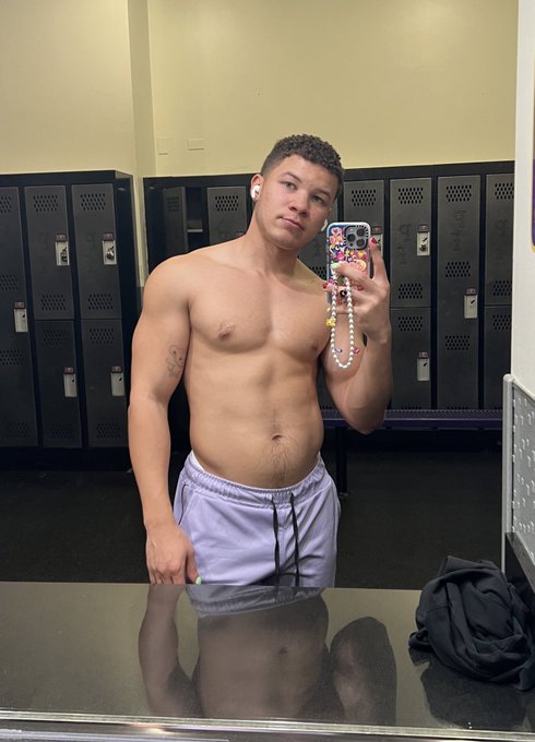 hi 🙇&zwj;♂️ https://t.co/8NzVwHzg7x