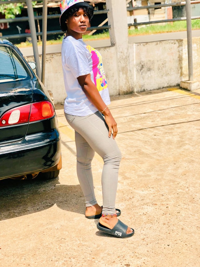 necollin_val's tweet photo. Looking simple 👌🏻👌🏻💋 https://t.co/xIN6NAGnTE
