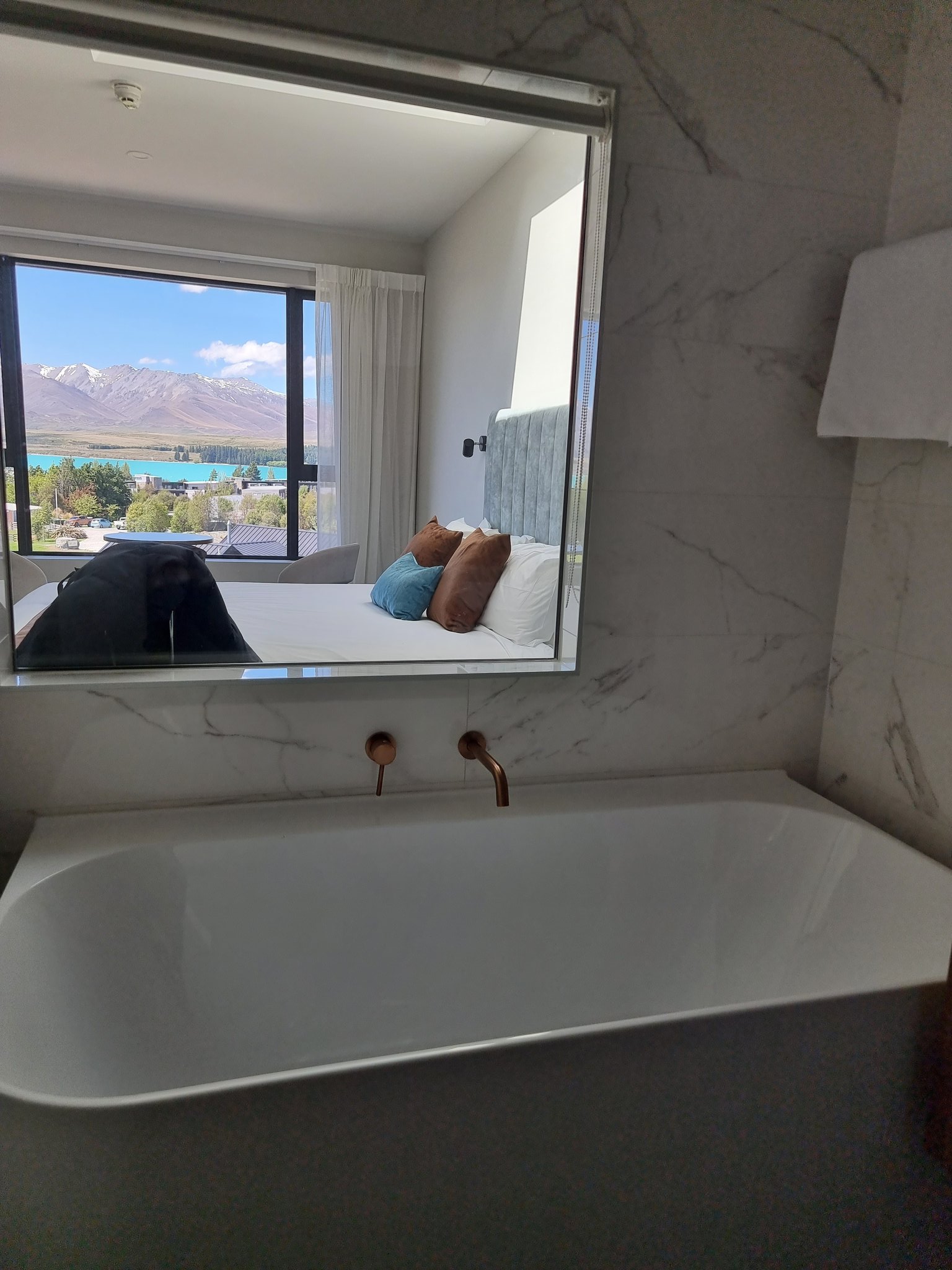 darthtittious (tyrese maxey lover account) on Twitter: "There's a bath