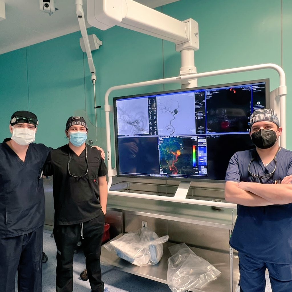 flmartinezma's tweet photo. Flow diverter day! Guided by our professor Dr Aldo Hernández we successfully placed the device into the right internal carotid artery #IRad #InterventionalRadiology #IR #radiology #aneurysm #flowdiverter #HGM https://t.co/BLAWzD4stI