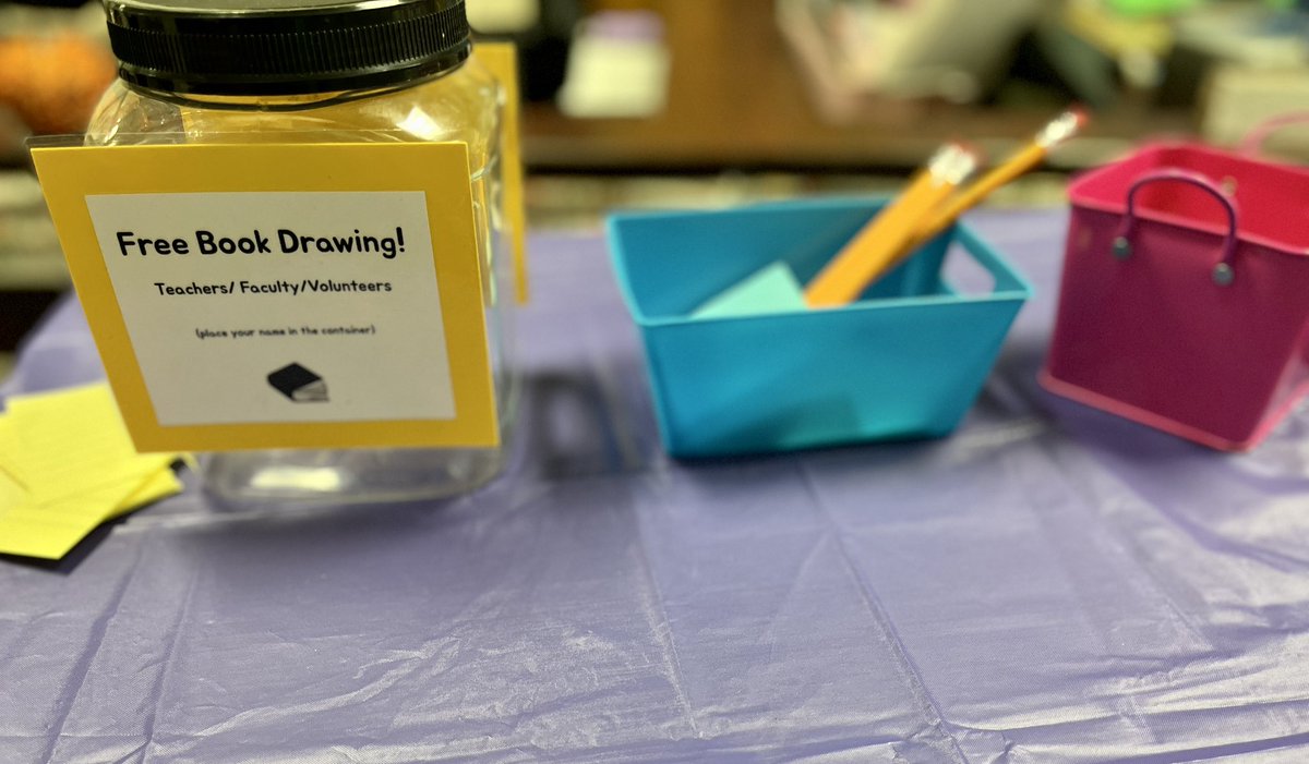 RamonaLibrarian's tweet photo. Our teachers & staff @SonntagElem deserve the BEST! ❤️❤️❤️
Staff Book Fair Preview starts tomorrow with yummy snacks, a fun drawing & more! 🥰
#FISDmadetoshine
#FISD_libraries https://t.co/89jgIEvurJ