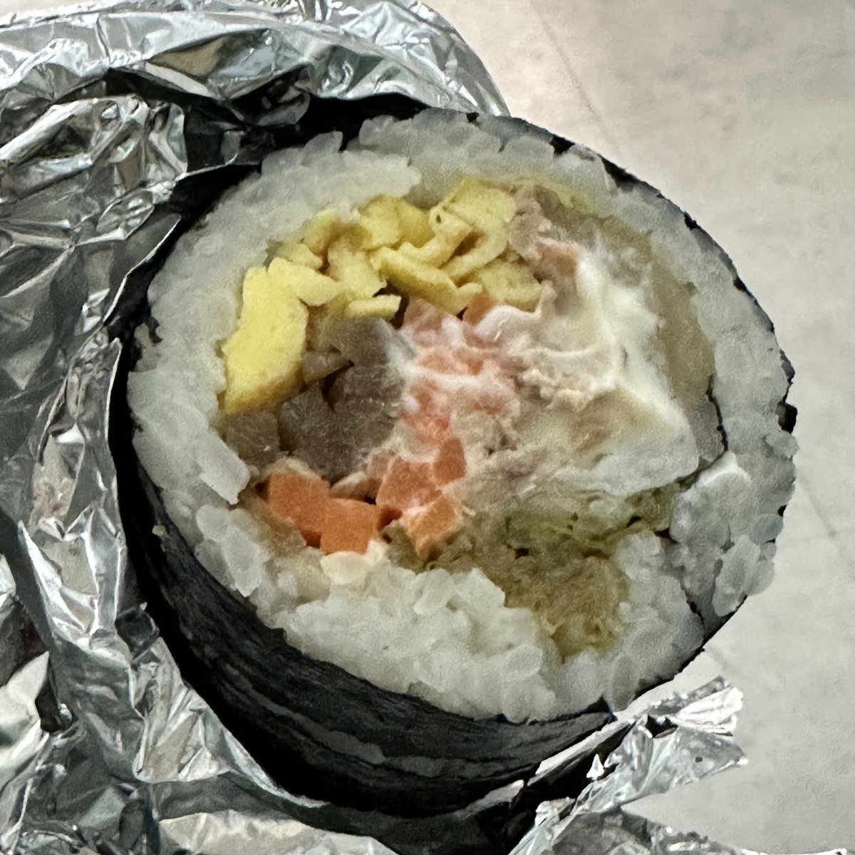 With_zou's tweet photo. 묵은지참치김밥 https://t.co/txrCmAsSaR