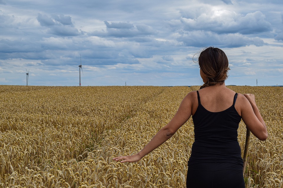 iambiente's tweet photo. 🙋🏻♀️ La @dipvalencia, a través del área de #DesarrolloRural, muestra su compromiso y apoyo con las mujeres del mundo #rural poniendo en marcha el Observatorio de la Mujer en la Nueva Ruralidad.
#HubTransiciona #GalRurable
➕ https://t.co/LFXzGJZbAl https://t.co/wnDHlQmOOA
