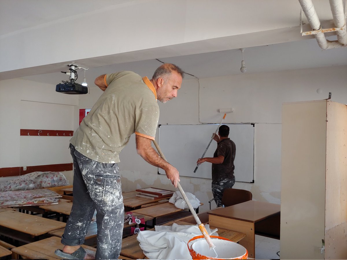 srnc_ilkorta's tweet photo. Milli Eğitim Müdürlüğümüz tarafından okulumuzda boya çalışması yapılıyor. Güzel bir ortamda eğitim-öğretim yapabilmek adına yapılan bu çalışmada emeği geçen herkese çok teşekkür ederiz. 😊 @UrfaValiligi @sanliurfammem63 @EyyubiyeMem63 https://t.co/VFG5nQXOEA
