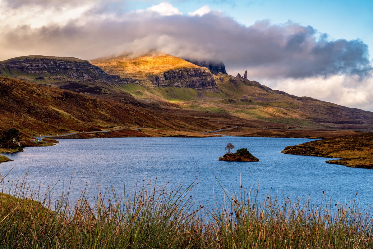 Johnpow1's tweet image. Loch Fada on Skye with the Storr/ the Old Man of Storr in the background enjoying some sunshine. 

#Scotland