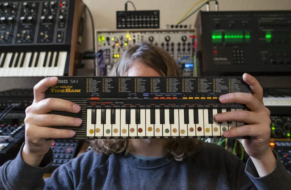 Let's get down to business with London's enigmatic deep house producer  —  Clive From Accounts thenewlofi.com/lets-get-down-…