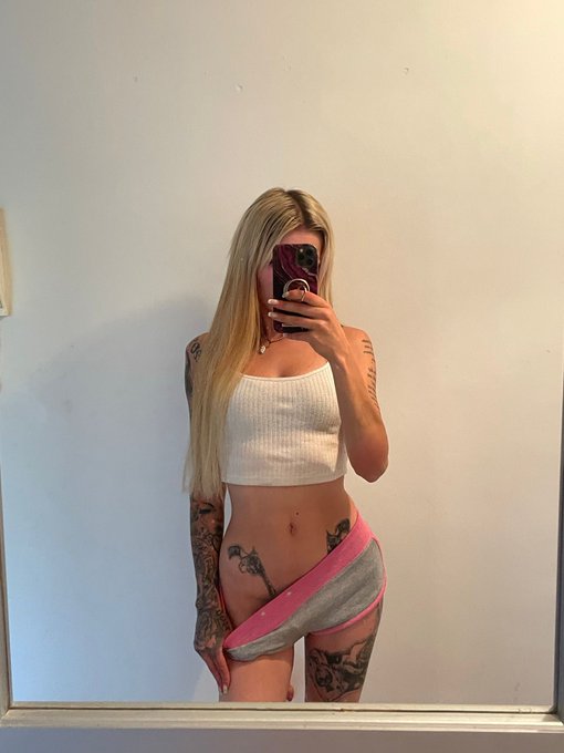 Kann ich so zum B&auml;cker Br&ouml;tchen holen? 😂  Wenn ich 100 VIP Fans Zusammen habe, gehe ich nackt zum B&auml;cker<a href="/tag/mygermansite"class="tags"><span>#mygermansite</span></a>